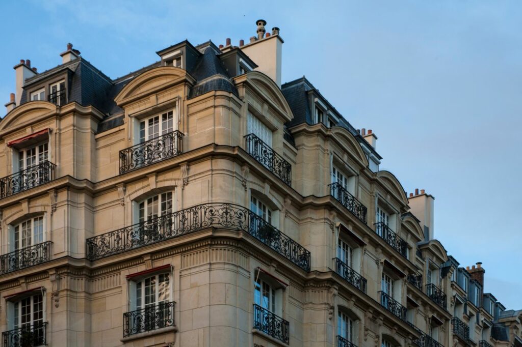 immeuble parisien : la copropriété peut-elle interdire la location saisonnière ?