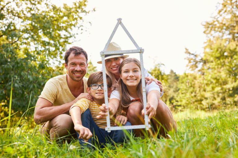 des parents achètent une maison en SCI avec leurs 2 enfants